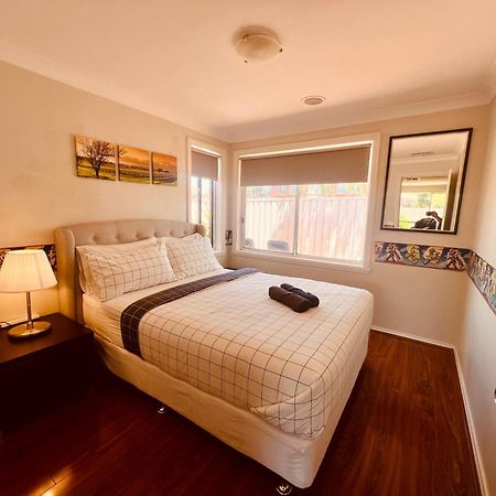 Spacious 6 Bedroom Holiday Home 15 Min Away From Melbourne Airport Sydenham Extérieur photo