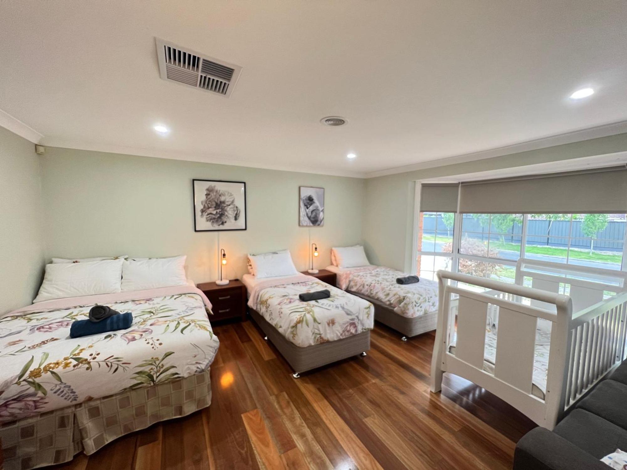 Spacious 6 Bedroom Holiday Home 15 Min Away From Melbourne Airport Sydenham Extérieur photo